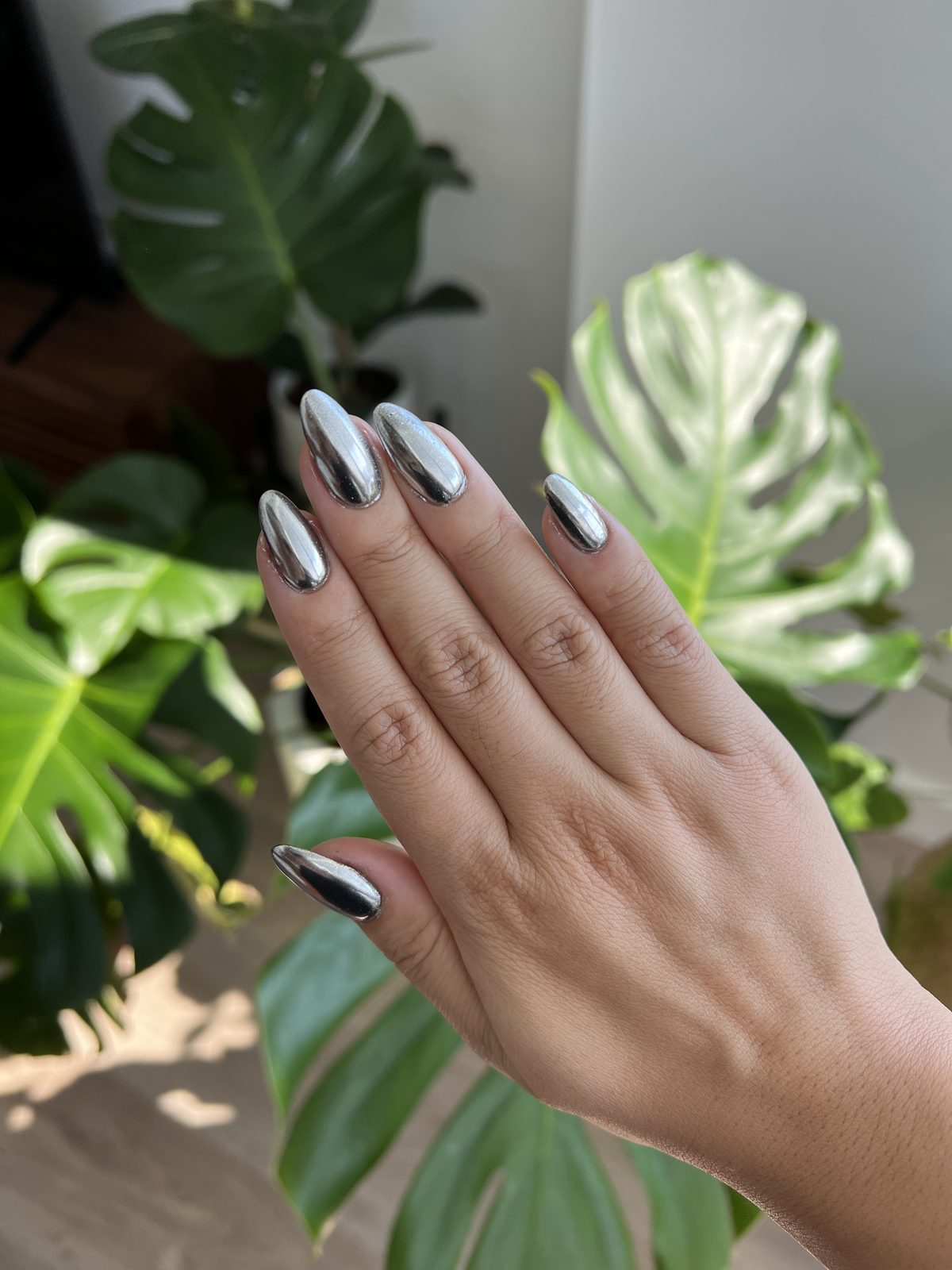 Liquid Metal: The Full Chrome Manicure