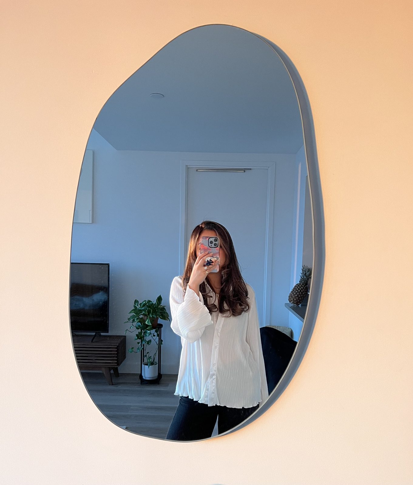 Oversized White Pleated Shirt: The Easiest Neutral Top