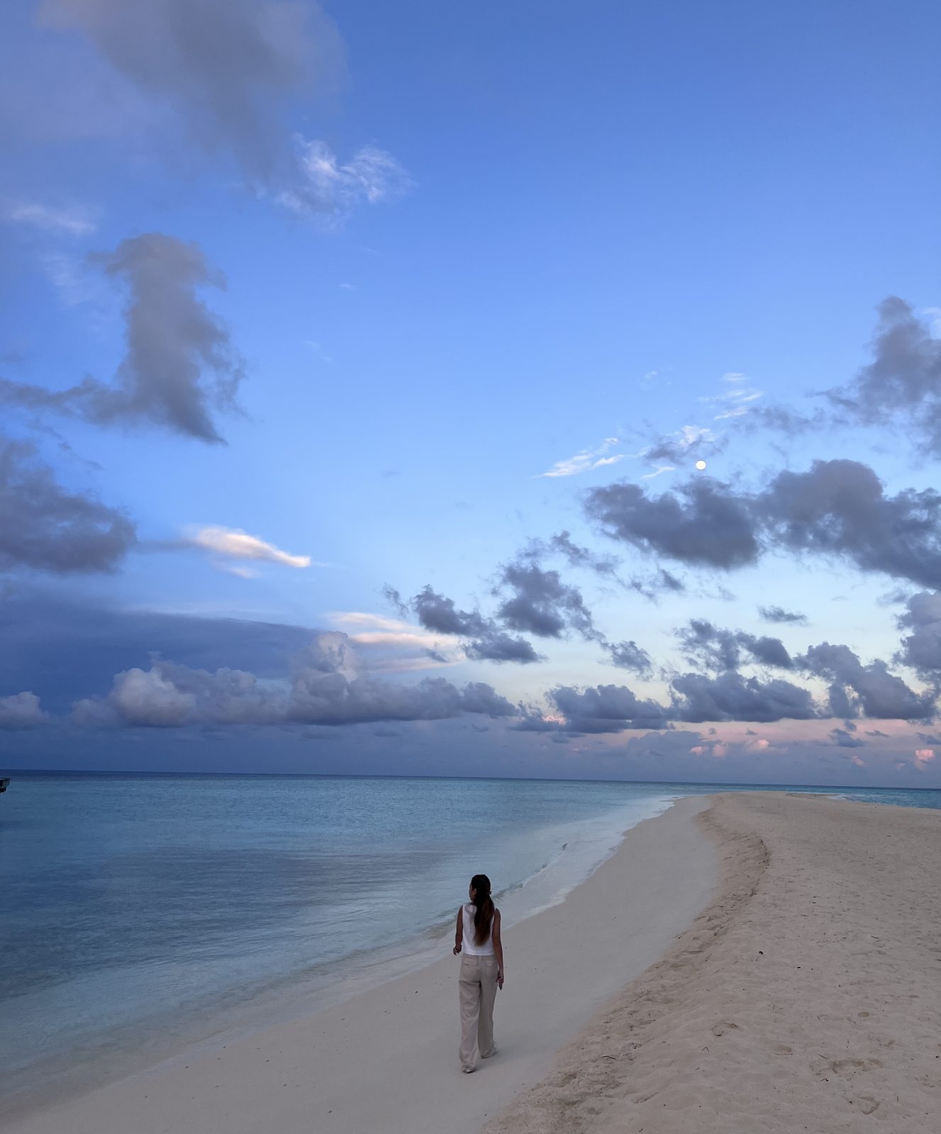 White Tank + Linen Pants for a Maldives Evening Walk